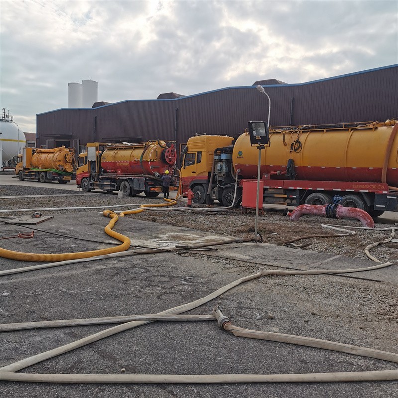 卫东污水池清理